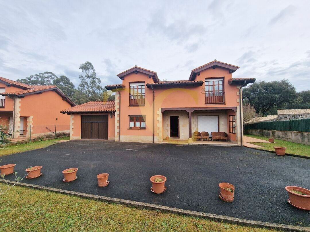 Vista exterior de Casa o xalet en venda en Ribadedeva amb Calefacció, Jardí privat i Terrassa