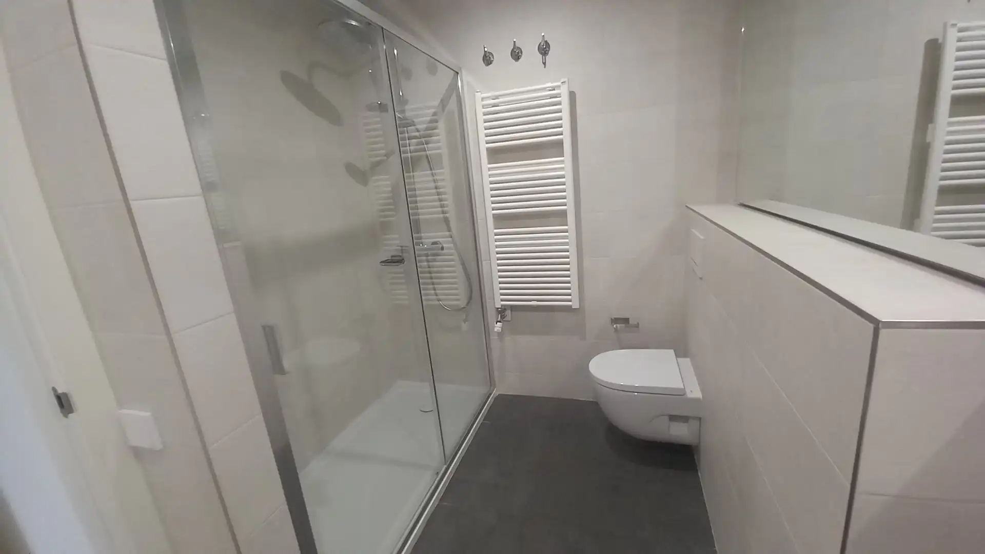 Baño de Planta baja de alquiler en Sant Cugat del Vallès con Aire acondicionado, Calefacción y Jardín privado