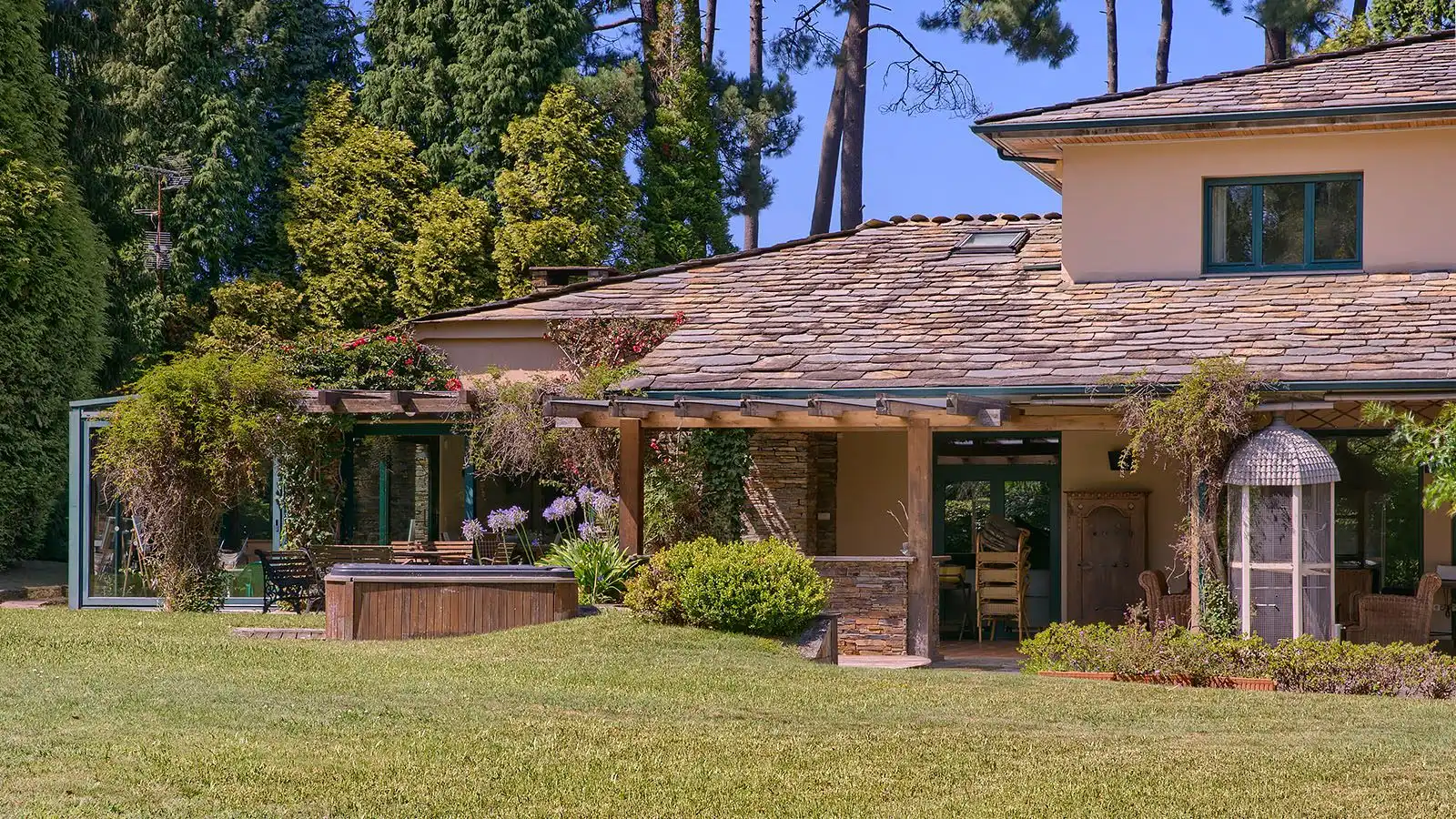 Jardín de Casa o chalet en venta en Oleiros con Calefacción, Jardín privado y Parquet