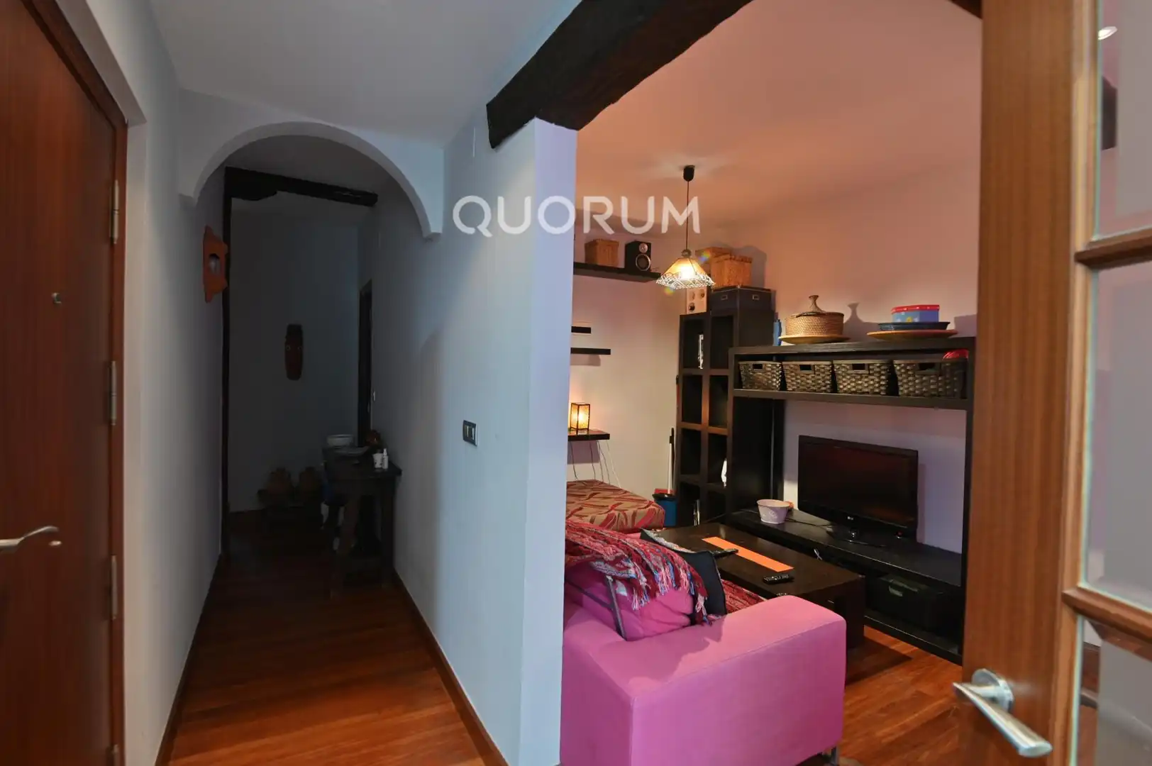 Living room of Flat for sale in Bilbao   with Furnished, Balcony and Jacuzzi