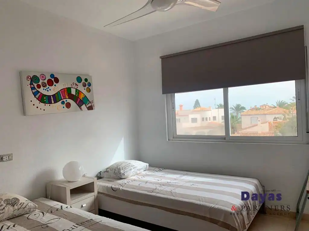 Dormitori de Casa o xalet en venda en Orihuela amb Aire condicionat, Terrassa i Moblat