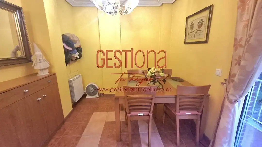 Esszimmer von Erdgeschoss zum Verkauf in Castro-Urdiales mit Heizung, Privatgarten und Terrasse