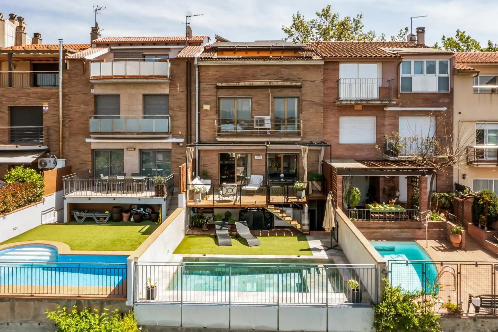 Außenansicht von Einfamilien-Reihenhaus zum Verkauf in Granollers mit Heizung, Privatgarten und Terrasse