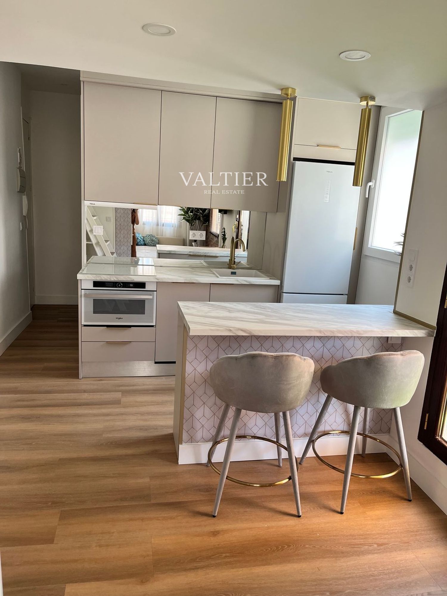 Cuina de Àtic de lloguer en  Madrid Capital amb Aire condicionat, Terrassa i Moblat