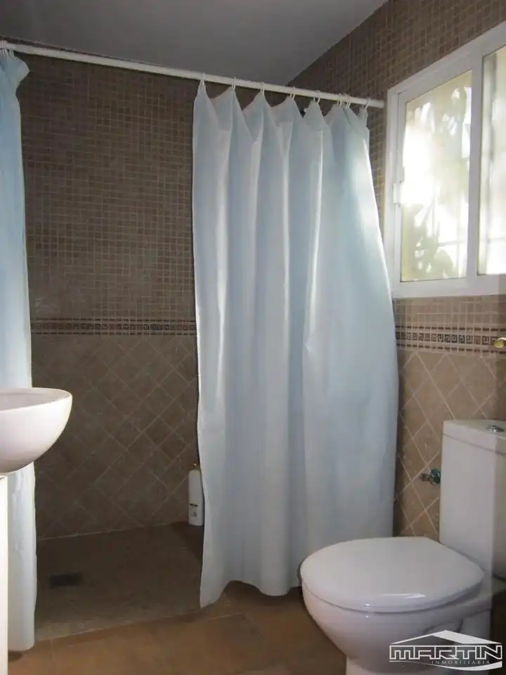 Bany de Casa o xalet en venda en Carcabuey amb Terrassa, Traster i Piscina