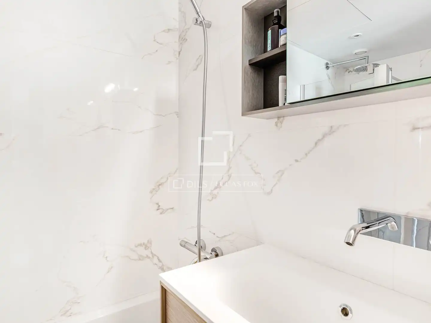 Baño de Piso en venta en Barcelona con Aire acondicionado, Calefacción y Jardín privado