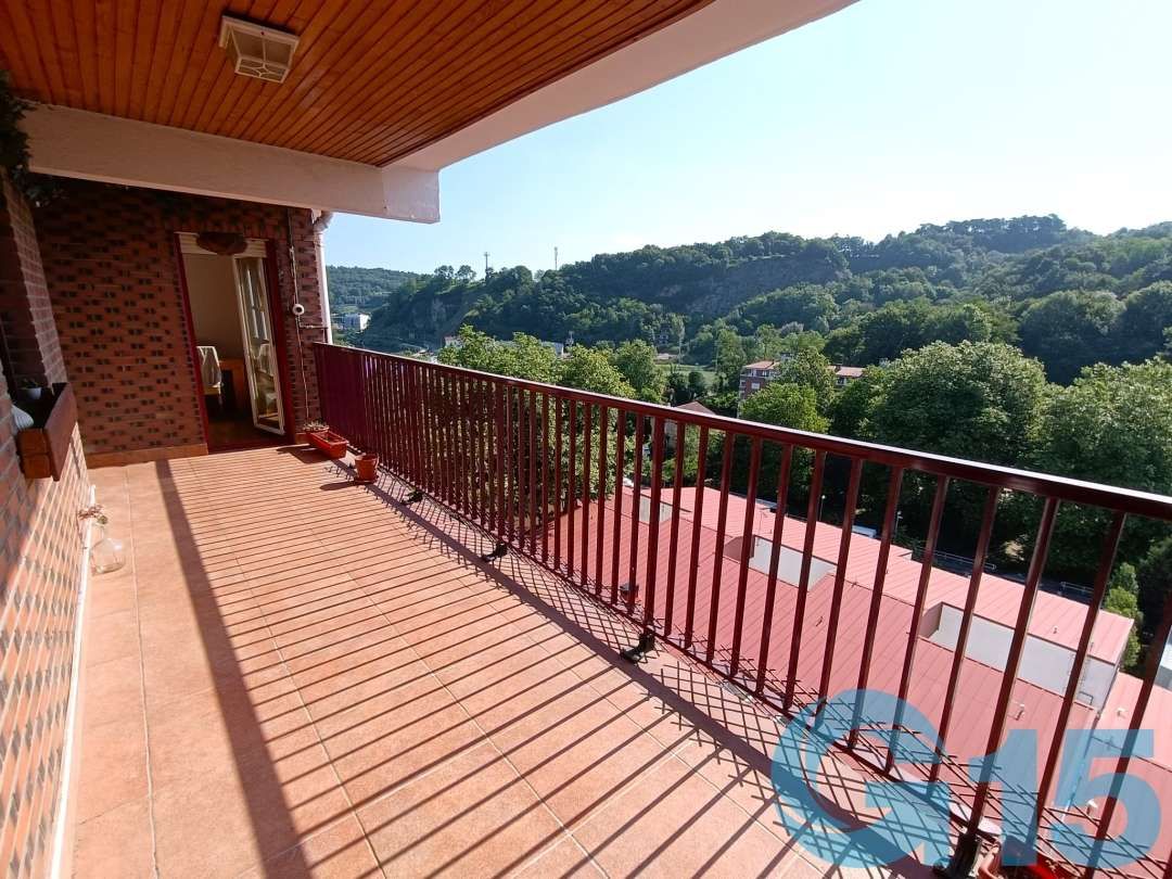 Terrassa de Pis en venda en Donostia - San Sebastián  amb Calefacció i Terrassa