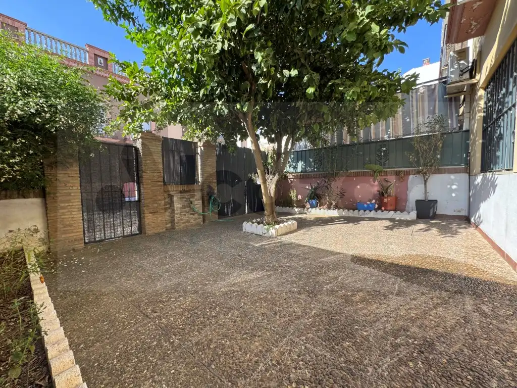 Jardín de Casa adosada en venta en Mairena del Alcor con Aire acondicionado y Terraza