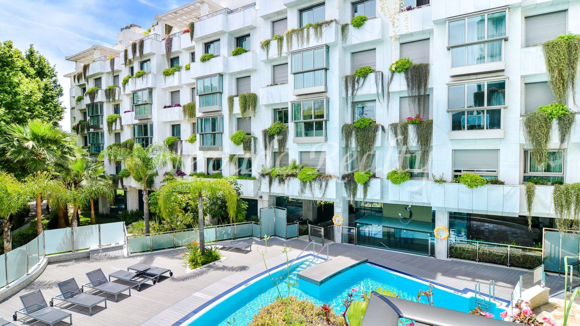 Vista exterior de Apartament en venda en Marbella amb Aire condicionat, Terrassa i Traster