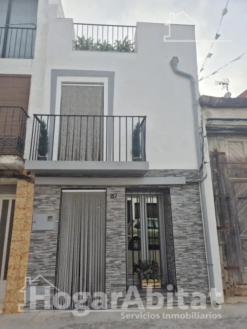 Vista exterior de Casa o xalet en venda en Vilanova d'Alcolea amb Terrassa, Traster i Moblat
