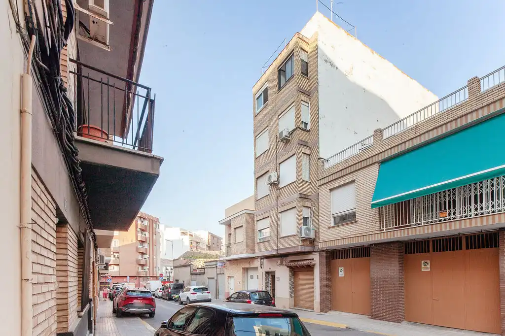Vista exterior de Piso en venta en Paterna con Balcón