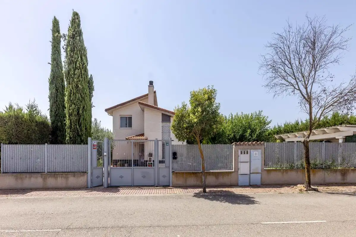 Vista exterior de Casa o xalet en venda en Calatayud amb Aire condicionat i Calefacció