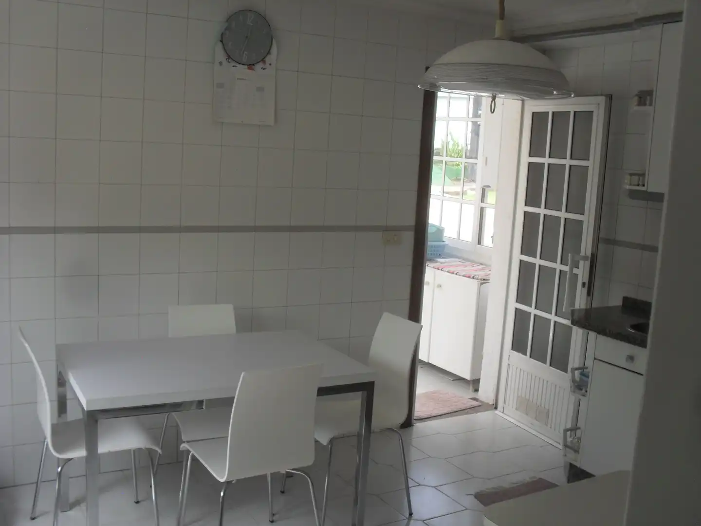 Cuina de Casa o xalet en venda en Vigo  amb Jardí privat, Terrassa i Traster