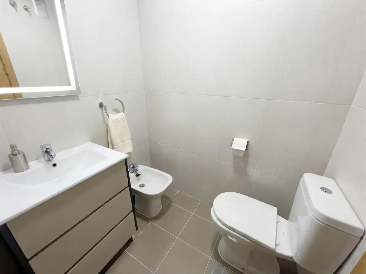 Baño de Piso en venta en Torrox con Terraza, Amueblado y Piscina comunitaria