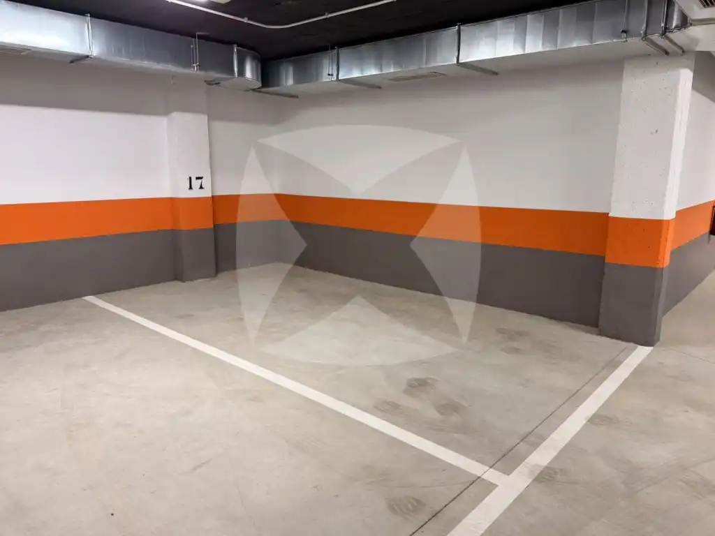 Aparcament de Pis de lloguer en Badajoz amb Aire condicionat, Jardí privat i Terrassa