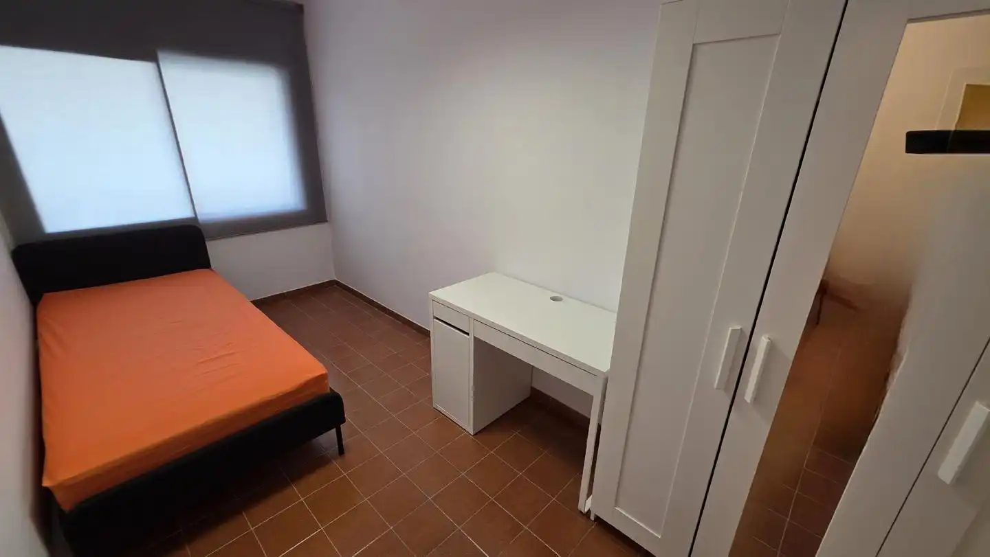 Habitación de Piso de alquiler en Terrassa con Calefacción, Amueblado y Balcón