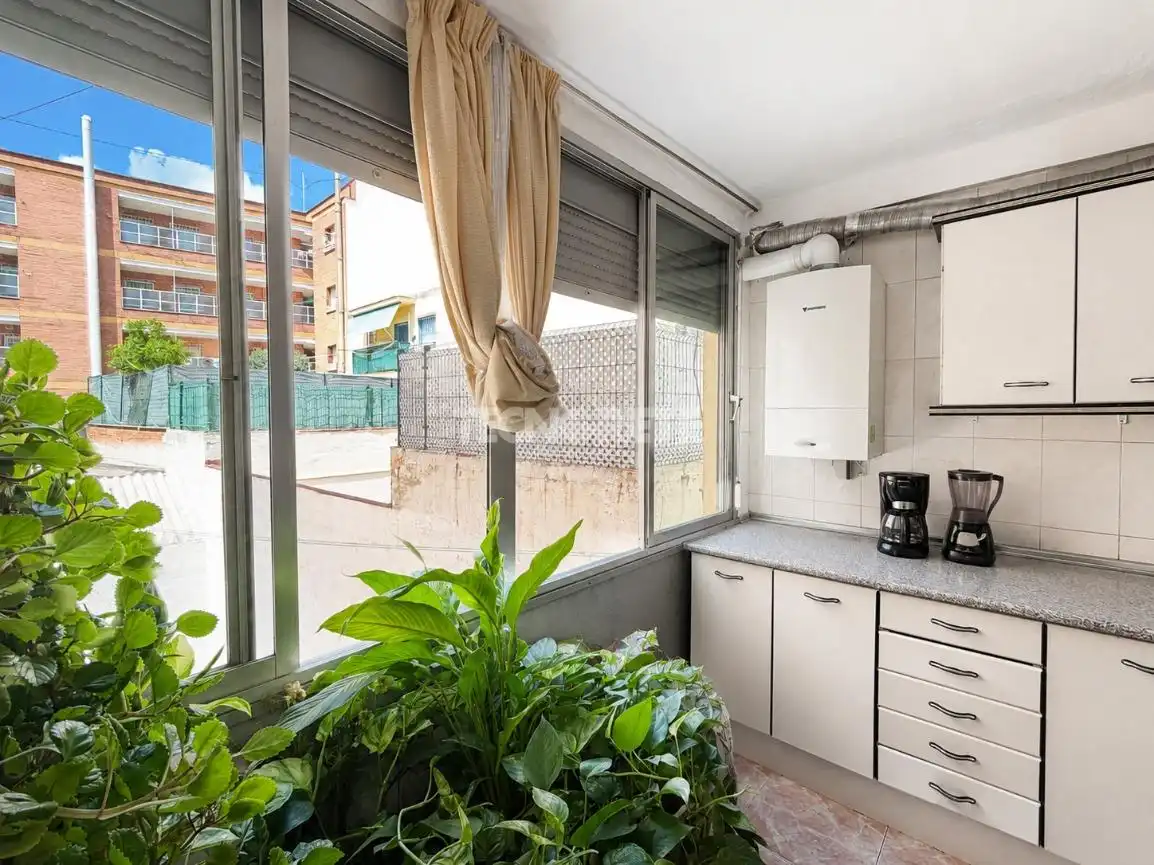 Vista exterior de Piso en venta en Madrid con Calefacción