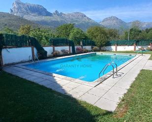 Piscina de Planta baixa en venda en Ramales de la Victoria amb Calefacció, Jardí privat i Piscina comunitària