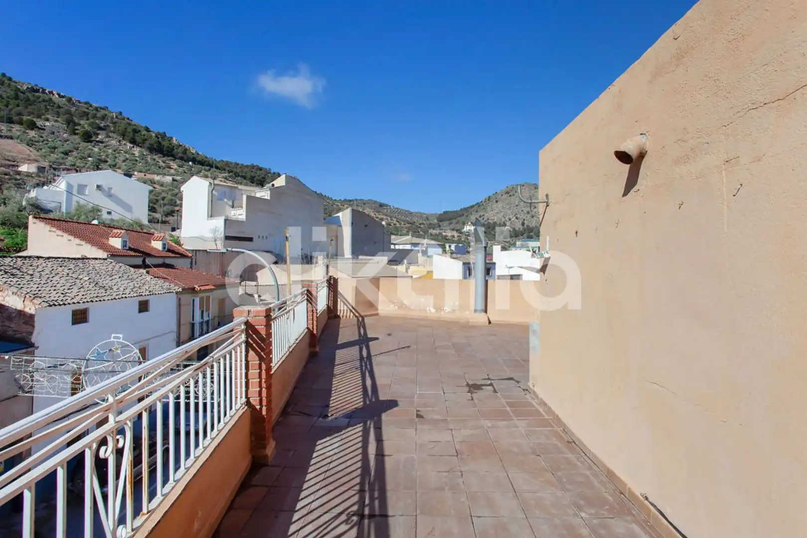 Vista exterior de Casa o chalet en venta en Cabra del Santo Cristo con Aire acondicionado y Terraza