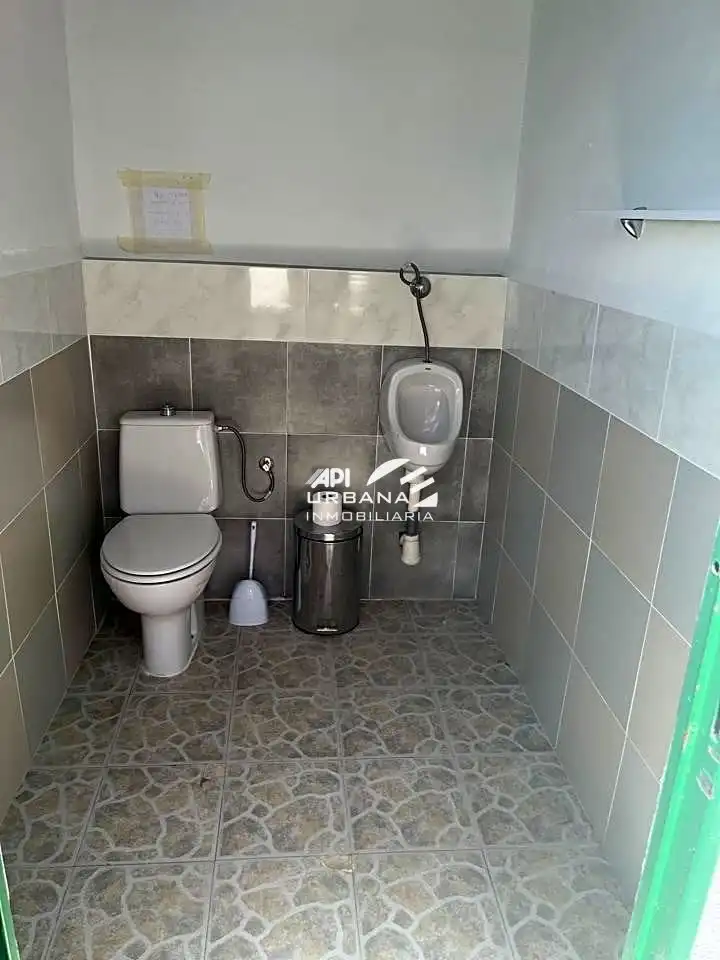 Baño de Nave industrial en venta en Lucena
