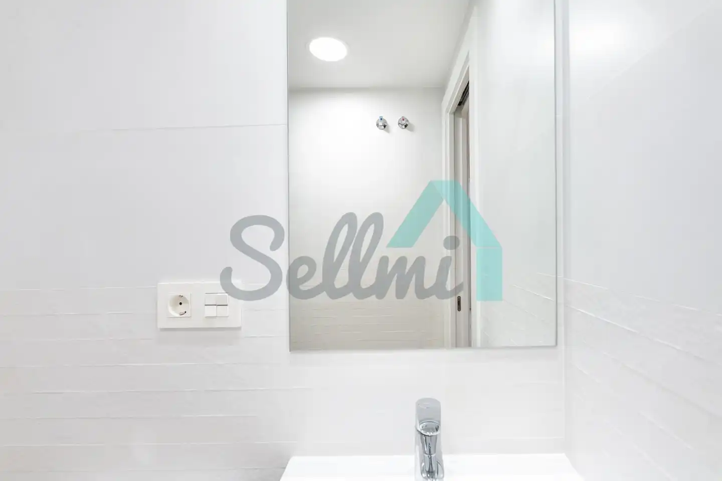 Baño de Piso en venta en Oviedo  con Calefacción