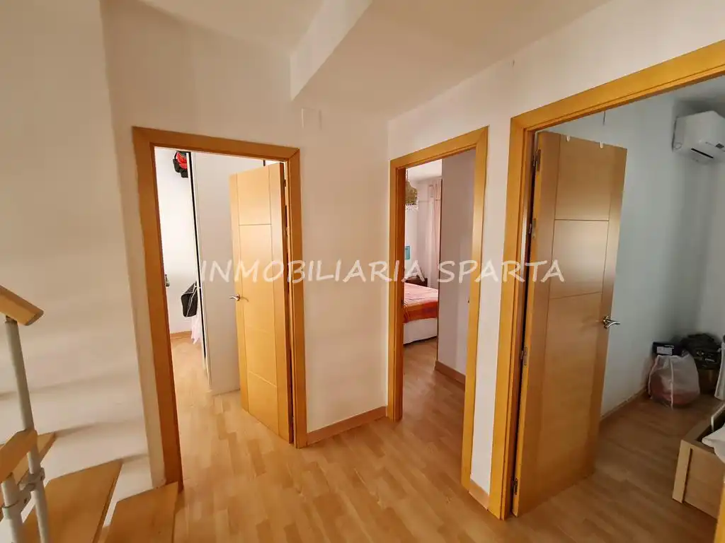 Casa adosada en venda en Santiponce amb Aire condicionat, Parquet i Terrassa