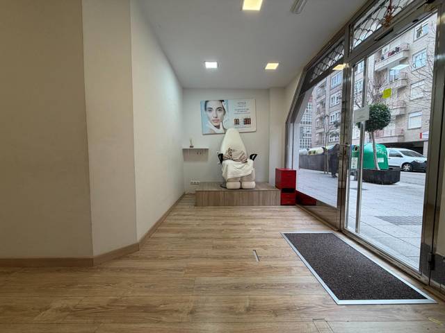 Local comercial en Alquiler en Calle Floranes en Cuatro Caminos