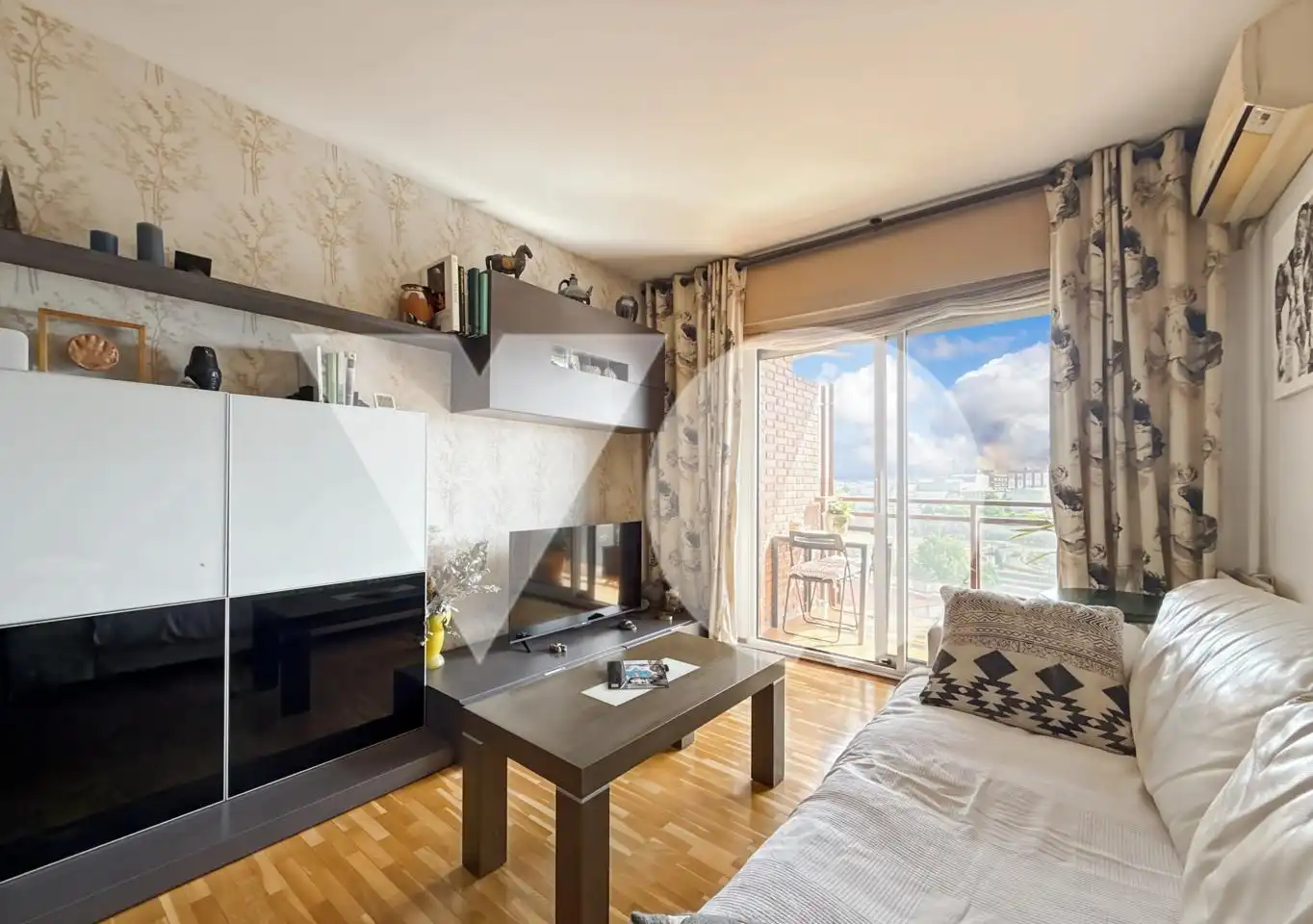 Sala d'estar de Pis en venda en Madrid amb Aire condicionat i Terrassa
