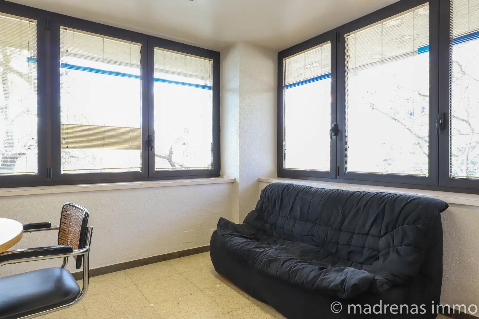 Schlafzimmer von Büro zur Miete in Girona mit Klimaanlage, Heizung und Möbliert