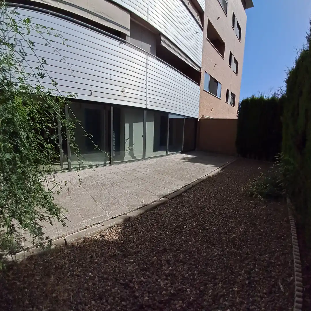 Exterior view of Flat for rent in Mairena del Aljarafe  with Air Conditioner and Community pool