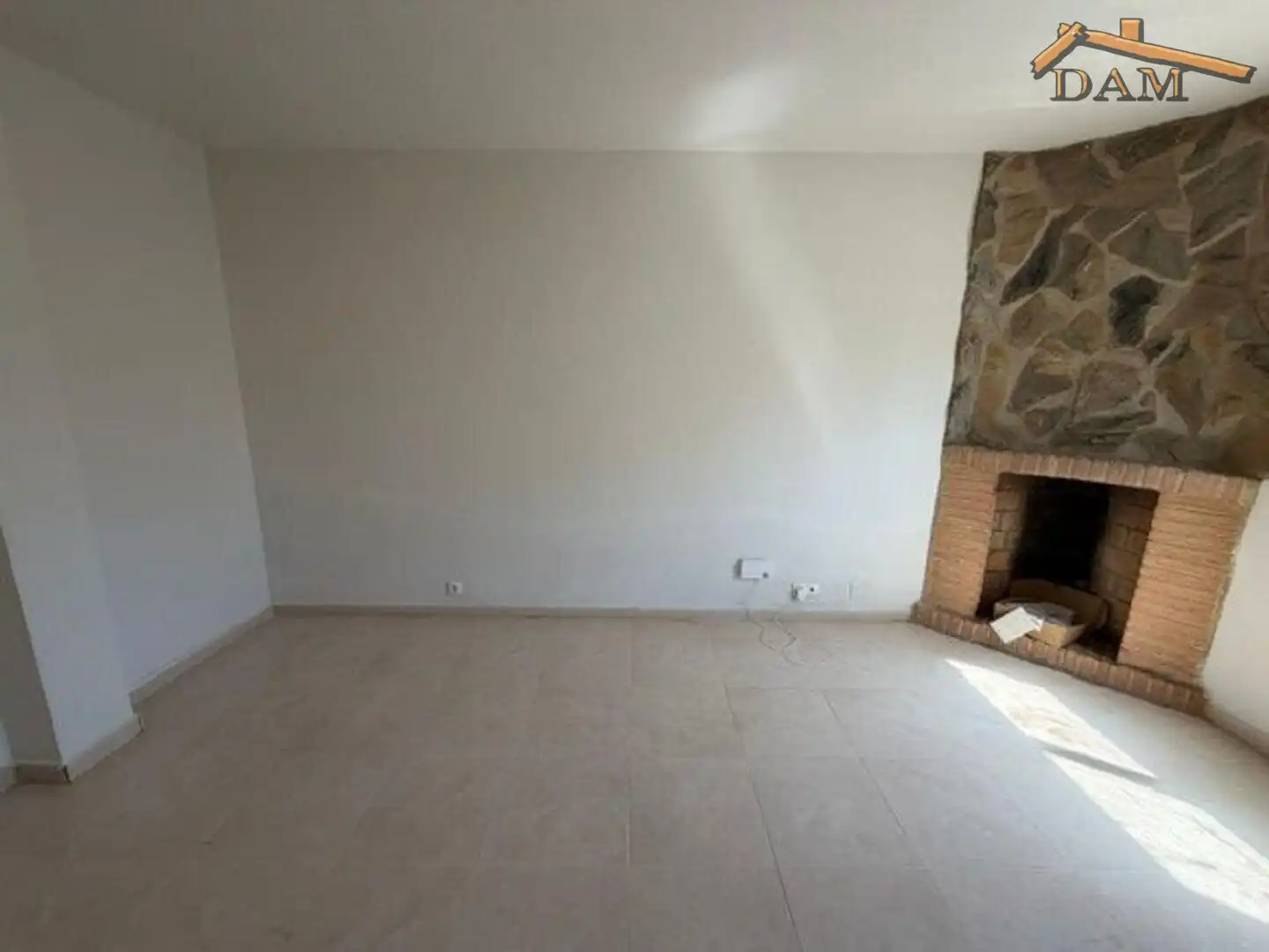 Sala de estar de Casa adosada en venta en Carmena