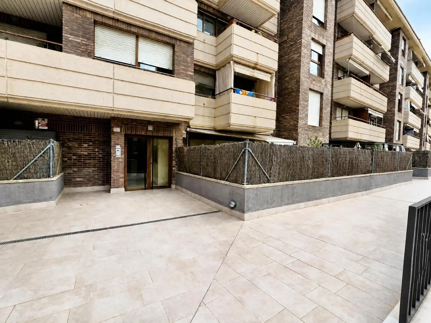 Bajo con piscina en venta en MILENA JESENSKA