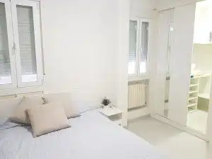 Schlafzimmer von Wohnung zur Miete in Madrid mit Klimaanlage, Heizung und Möbliert