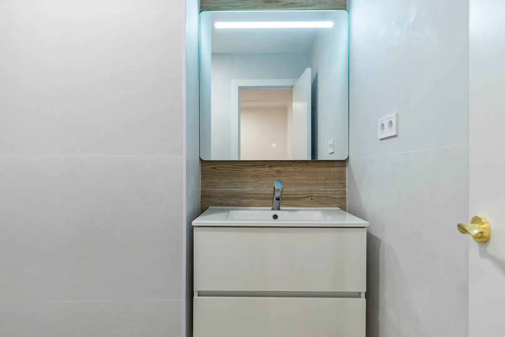 Badezimmer von Wohnung zum Verkauf in L'Hospitalet de Llobregat mit Klimaanlage, Heizung und Parkett