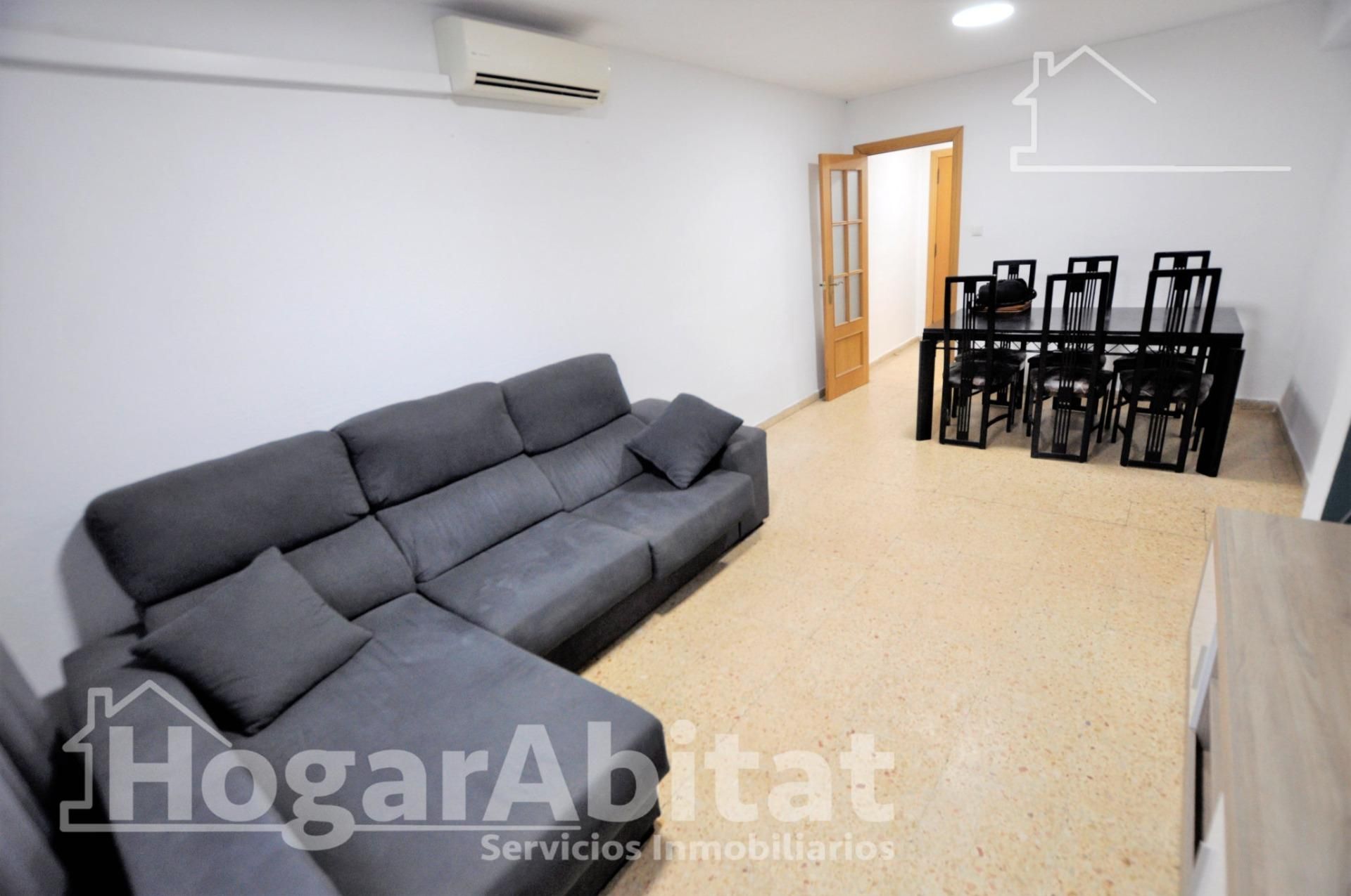 Living room of Flat for sale in  Valencia Capital  with Air Conditioner and Furnished