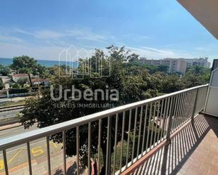 Vista exterior de Apartament en venda en Malgrat de Mar amb Terrassa i Piscina