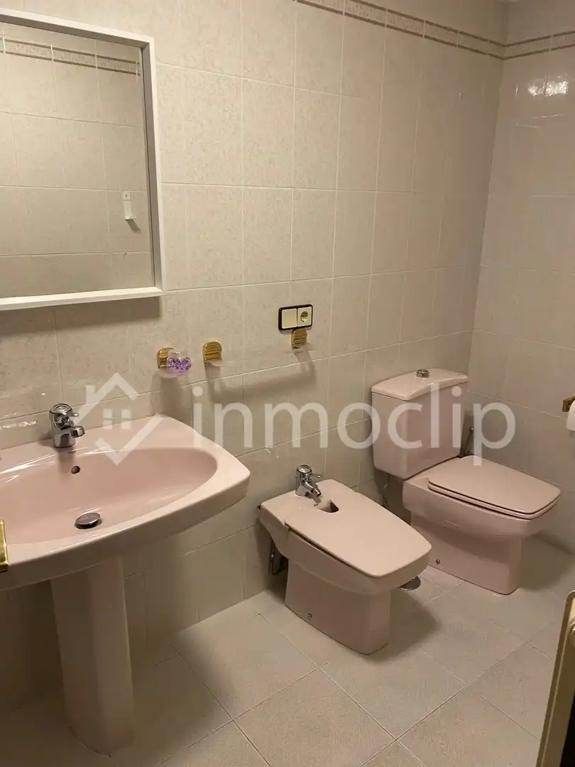 Bathroom of Flat for share in Salamanca  with Heating and Furnished