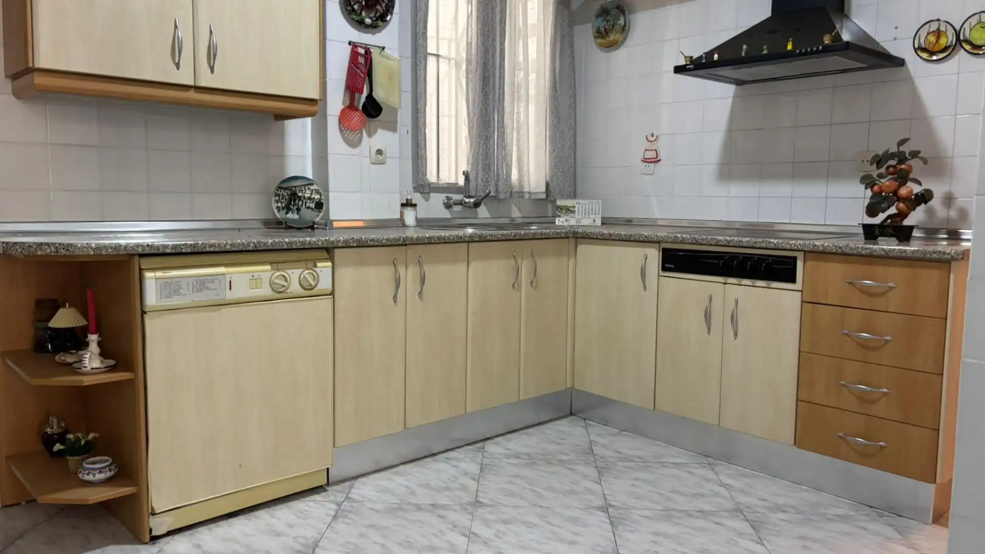 Kitchen of Houses for sale in Sevilla  with Air Conditioner, Terrace and Furnished