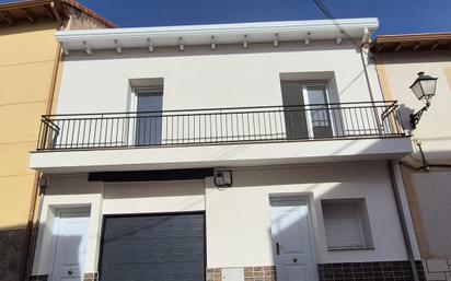 Vista exterior de Casa o xalet en venda en Morata de Tajuña amb Aire condicionat, Terrassa i Balcó