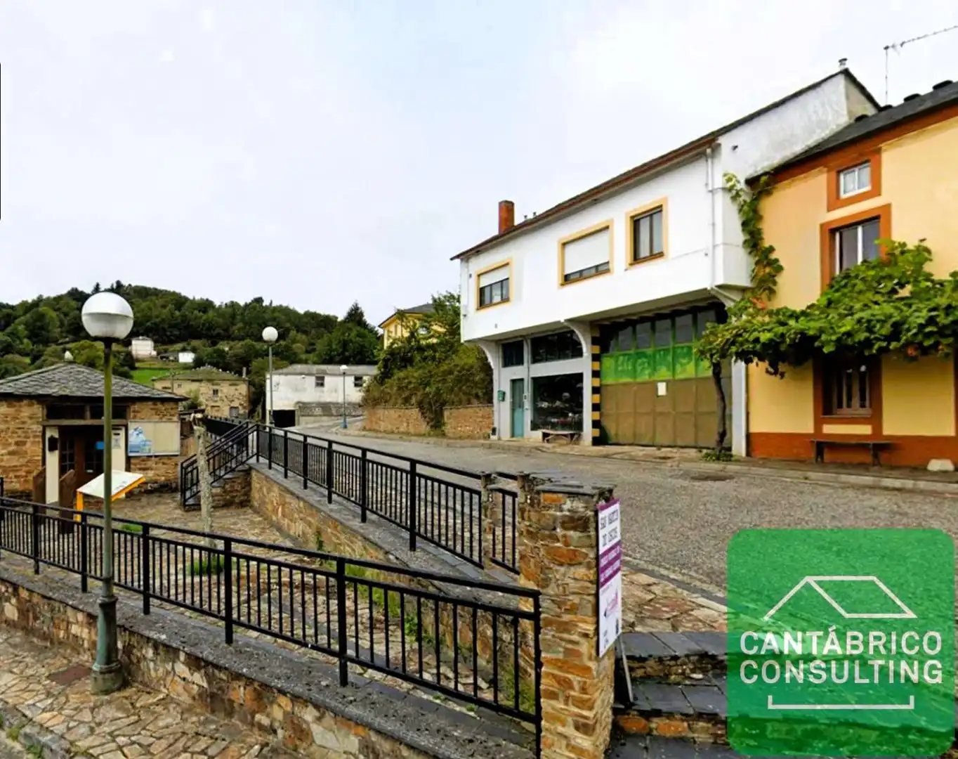 Vista exterior de Casa adosada en venta en San Martín de Oscos con Terraza