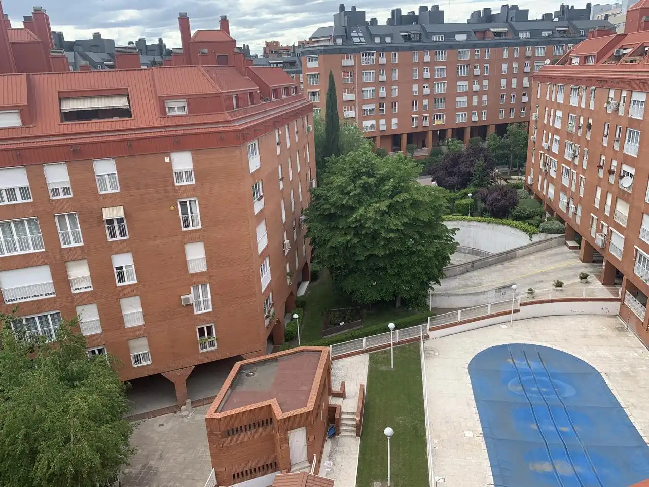 Außenansicht von Dachboden zur Miete in Madrid mit Klimaanlage, Heizung und Möbliert