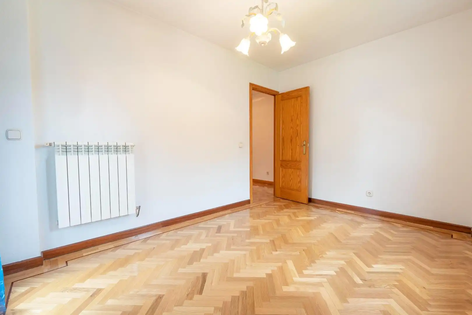 Casa aparellada amb piscina en venda a Avenida Europa, imagen 44