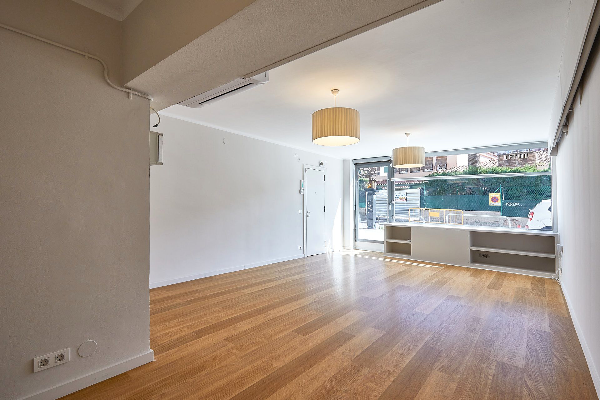 Office to rent in  Barcelona Capital  with Air Conditioner, Heating and Internet