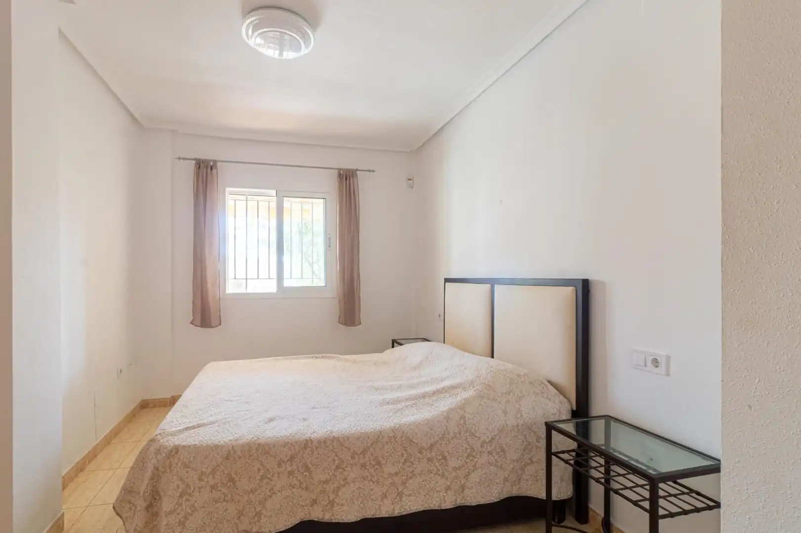 Dormitori de Casa o xalet en venda en Orihuela amb Aire condicionat, Jardí privat i Terrassa