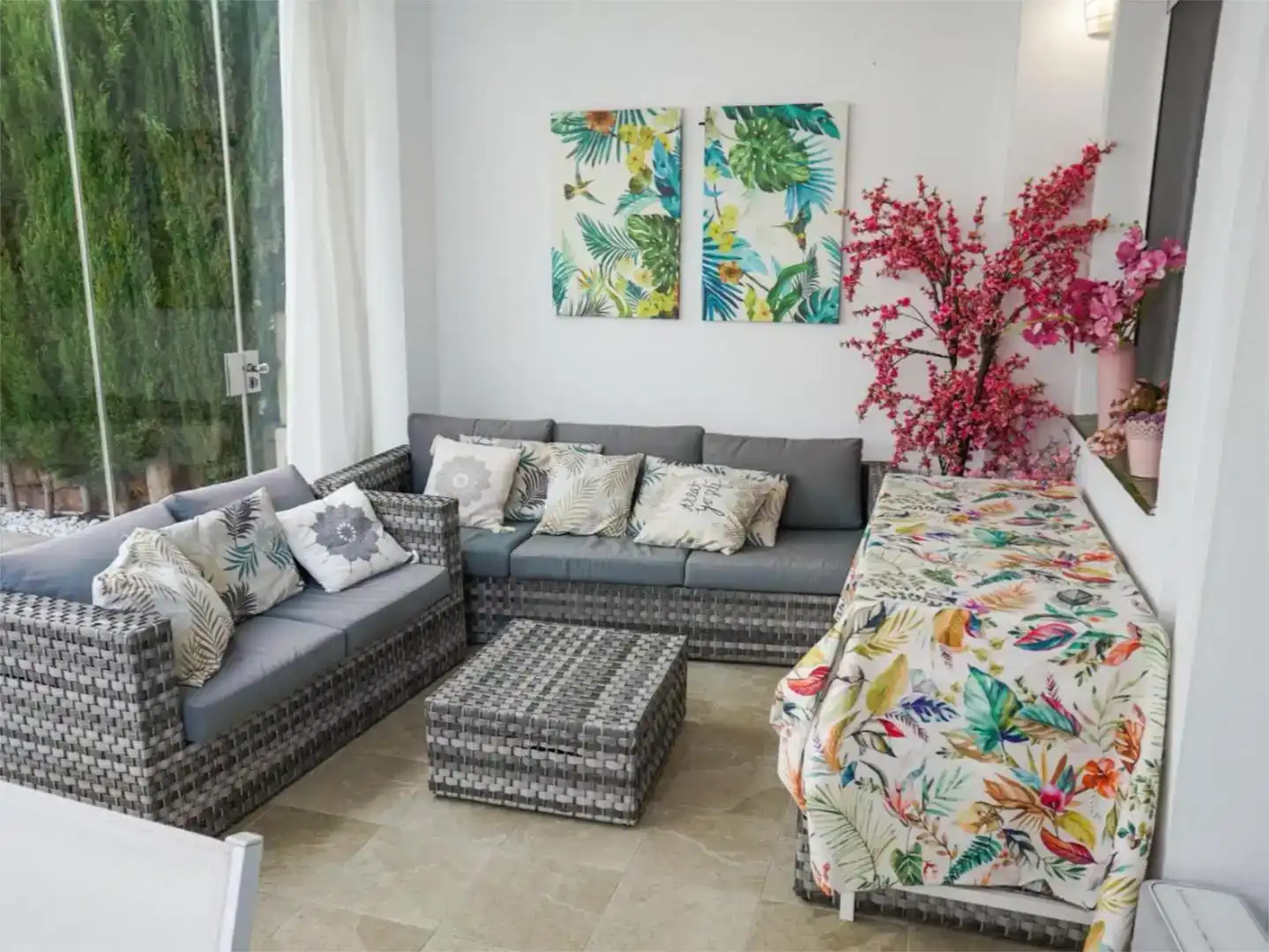 Sala d'estar de Casa adosada en venda en Benalmádena amb Aire condicionat i Piscina