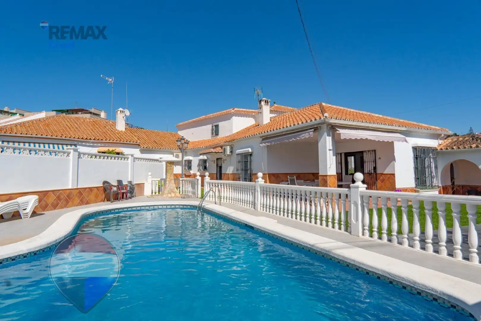 Vista exterior de Casa o xalet en venda en Rincón de la Victoria amb Aire condicionat, Jardí privat i Piscina