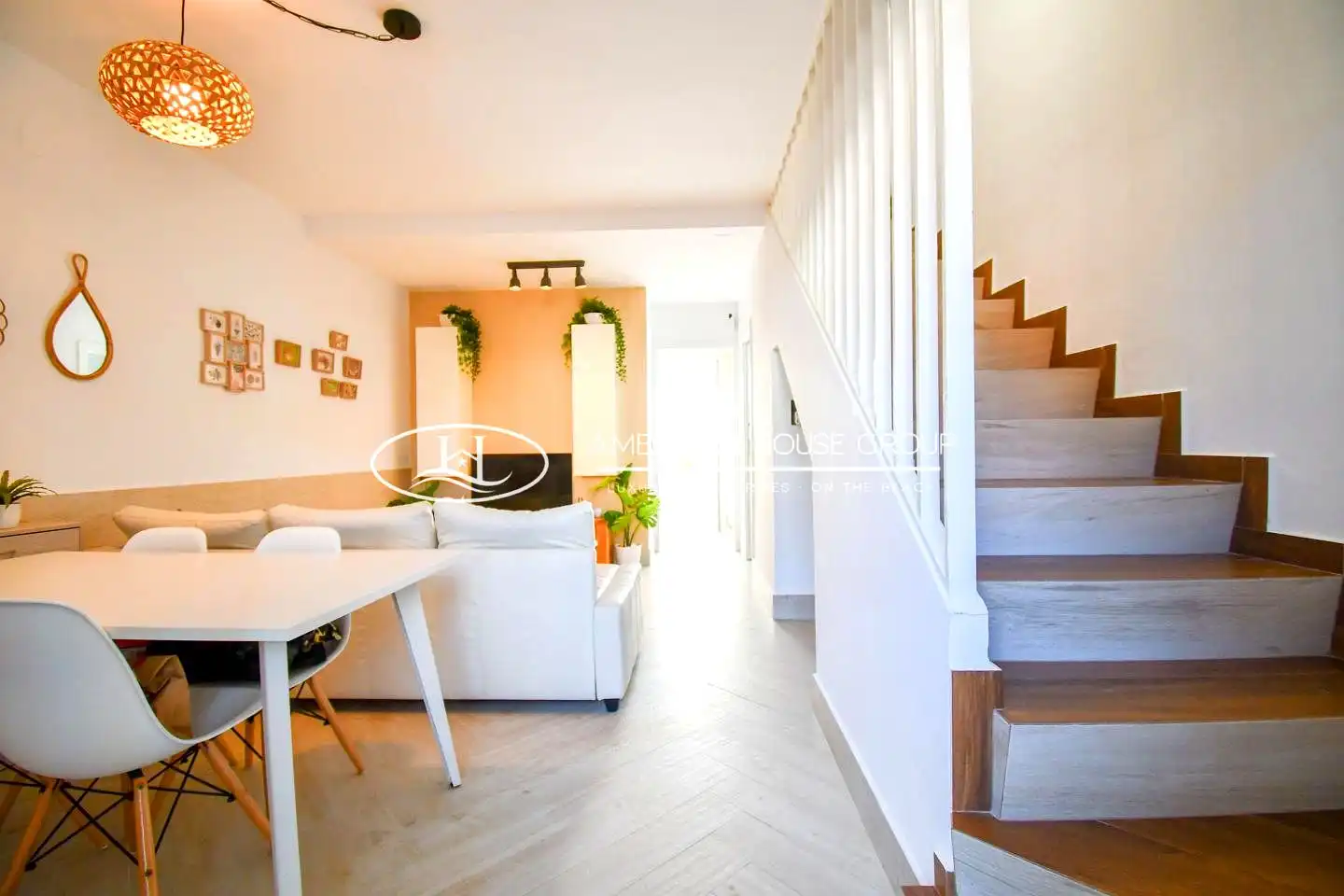 Sala d'estar de Casa o xalet en venda en Chiclana de la Frontera amb Aire condicionat, Jardí privat i Terrassa