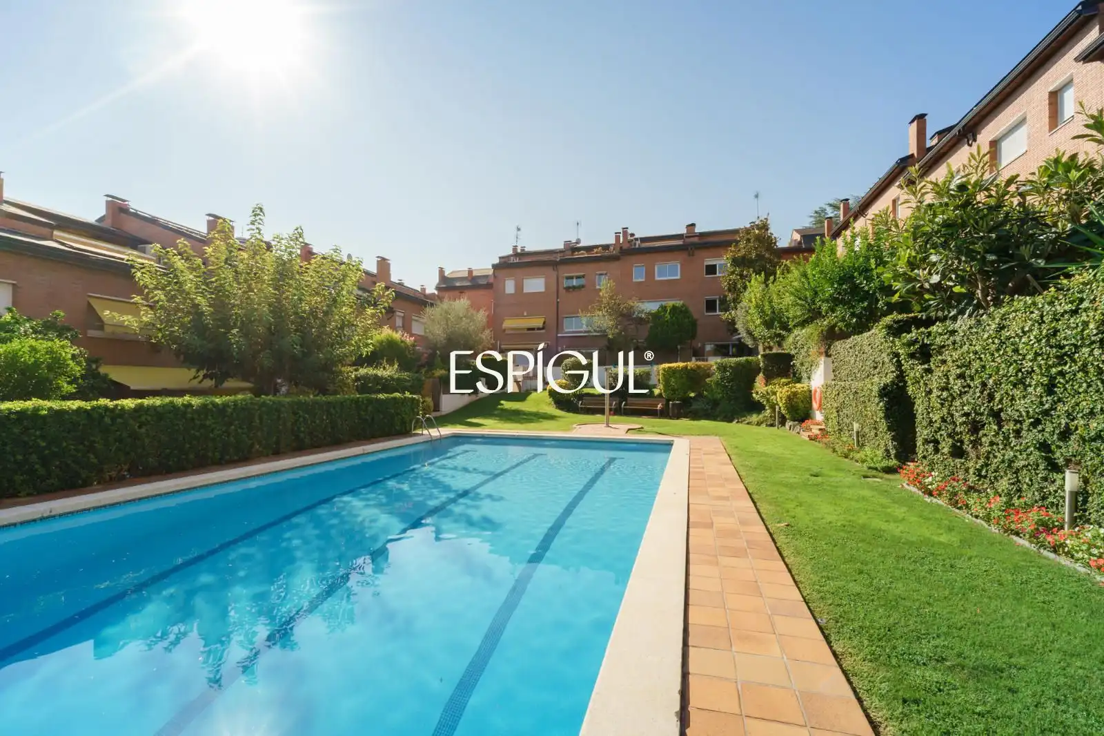 Piscina de Casa adosada en venta en Sant Cugat del Vallès con Aire acondicionado, Calefacción y Terraza