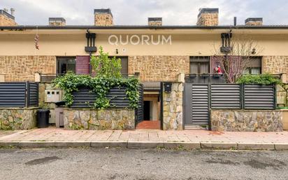 Vista exterior de Casa adosada en venda en Plentzia amb Calefacció, Jardí privat i Terrassa