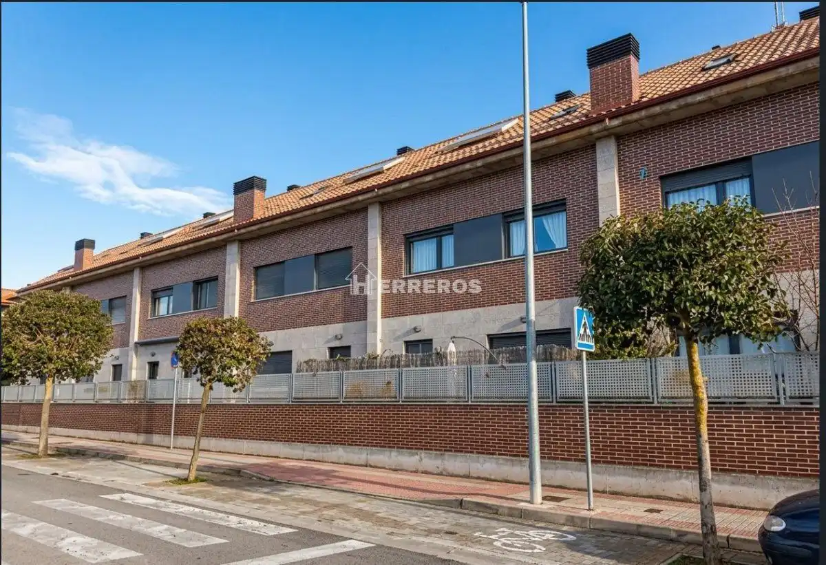 Adosado en venta en Entrena